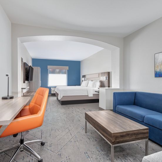 Holiday Inn Express & Suites Dallas W - I-30 Cockrell Hill By IHG image 1