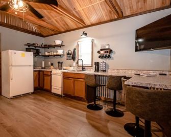 Hillbilly Hideaway at Wolfpen Gap - Mena - Kitchen