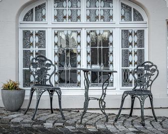 Hotel das Q - Aldingen - Binnenhof