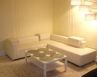 Modern Home at Yankee Stadium - 20 mins to Midtown! - New York - Stue
