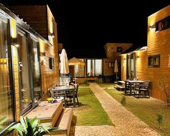 Alican Ä°zba House - Kemer - Patio