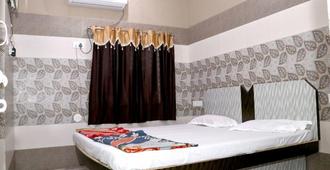 Star Guest House - Diu - Bedroom