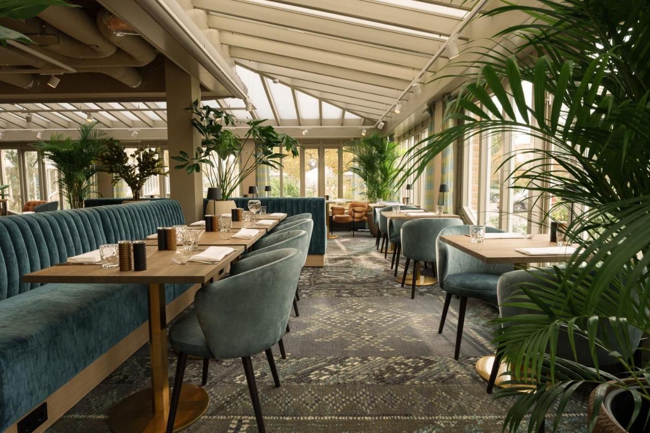 Carlton Oasis Hotel thumbnail 3