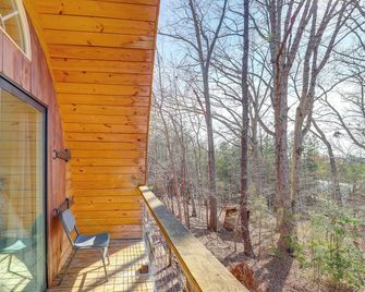 Mtn Cabin 1 Mi to Tiec: Outdoor Kitchen + Fire Pit - Mill Spring - Balcón