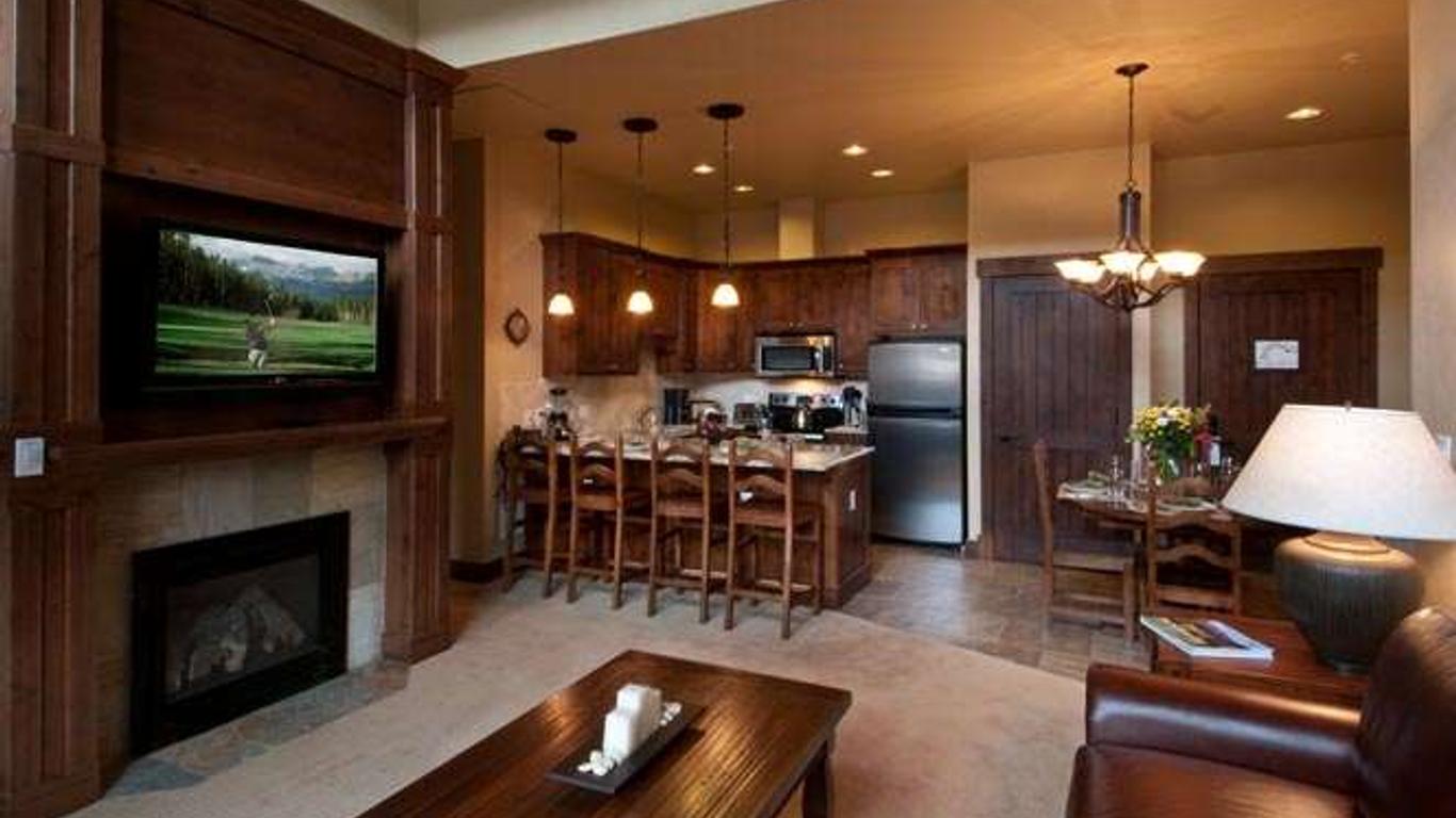 Grand Lodge on Peak 7