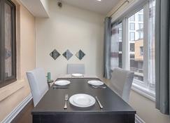 Apartment et Studio montreal - Montreal - Dining room