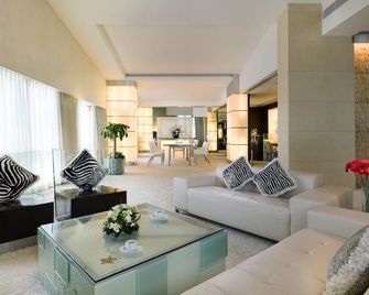 Regal Airport Hotel - Hong Kong - Recepción