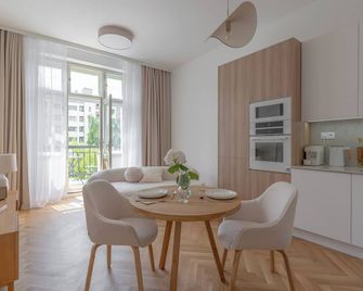 Apartment in the Clouds Letná - Luxury with Romantic Balconies in Quiet Centre of Prague - Prague - Dining room