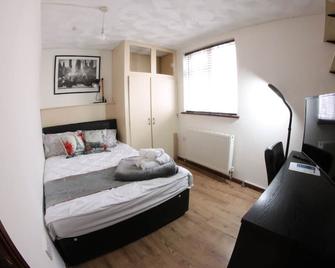 College Street Abode - Portsmouth - Bedroom