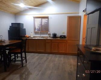 Denali Wildlife Grizzly Cabin Luxury with a touch of Rustic.. - Healy - Restaurant