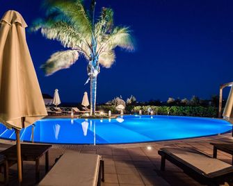 Colonides Beach Hotel - Vounaria - Bazén