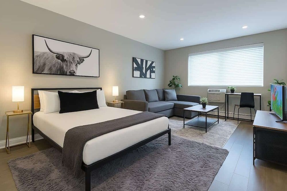 Chic & Stylish Studio w/ Modern Kitchen - شيكاغو - غرفة نوم