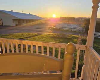 Gorgeous Views - 30 acre Farmhouse Close to Saratoga & Lake George - New Listing - Fort Edward - Balcony