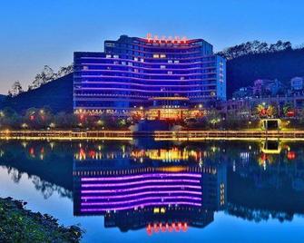 Oriental Hotel (Kaihua Linhu Road) - Quzhou - Building