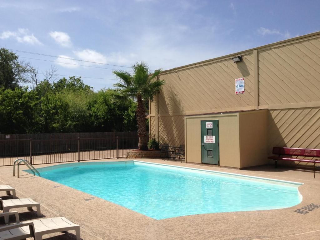 Ez Travel Inn - College Station - Pool