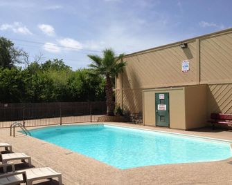 Ez Travel Inn - College Station - Pool