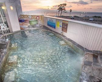 庫駿河酒店 - 靜岡市 - 游泳池