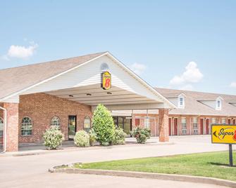 Super 8 by Wyndham Big Cabin/Vinita Area - Vinita - Building