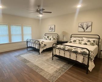 Brand New! 2.2 miles to football stadium. 2.5 to Toomer’s Corner. EV outlet. - Оберн - Спальня