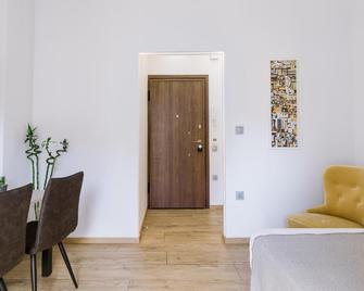 Minimal apartment on the shadow of the Acropolis - Athens - Living room