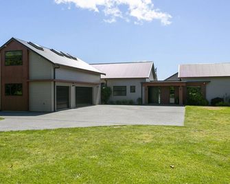 Lake Taupo Hideaway Apartment - Taupo - Building