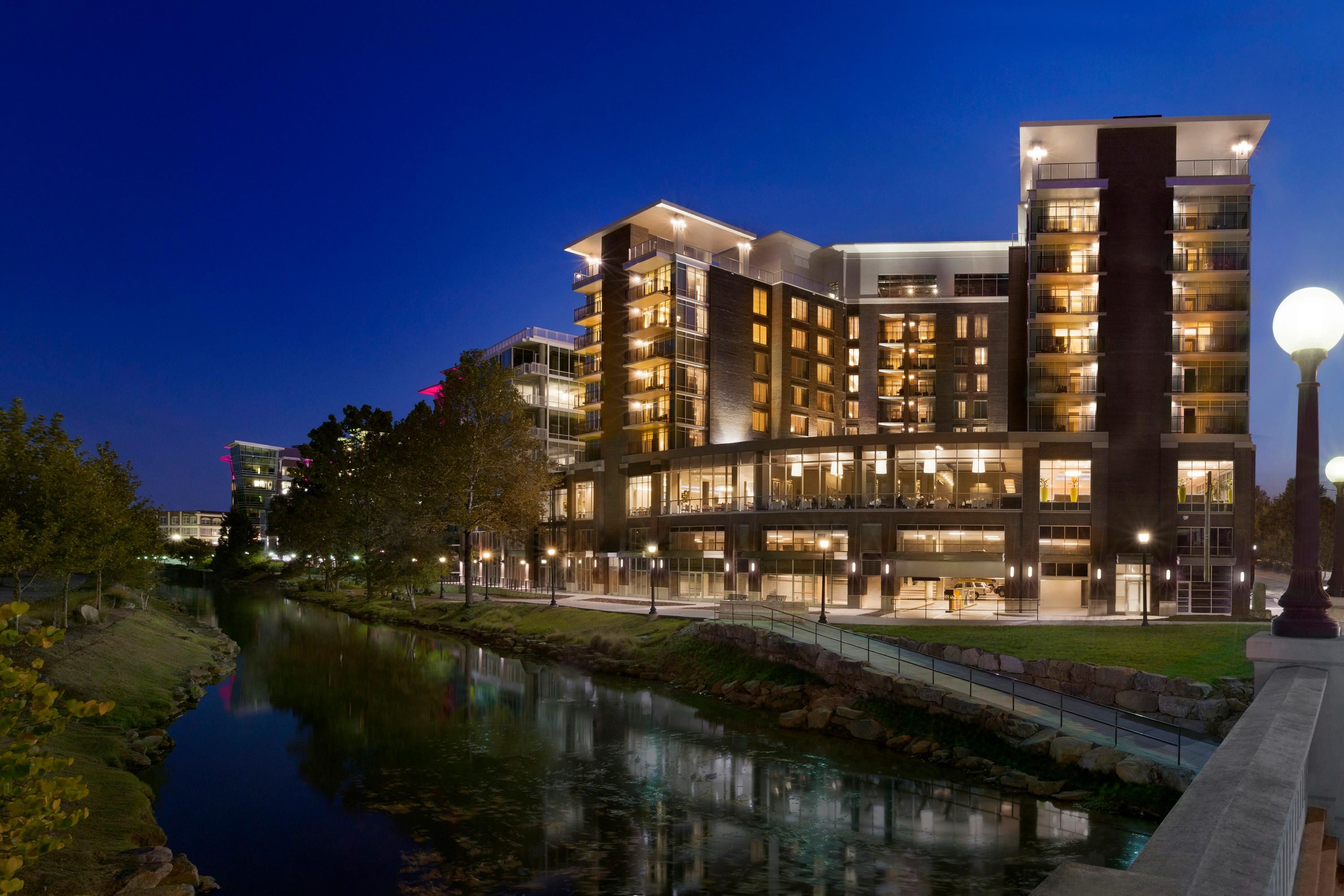 Embassy Suites by Hilton Greenville Downtown Riverplace - Greenville - Bâtiment