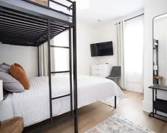 Newly renovated 2 bdr apt, 1 block from the beach - Wildwood - Bedroom