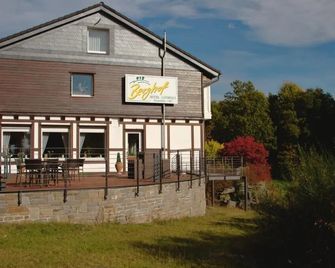 Hotel Landhaus Berghof - Wenden - Gebäude