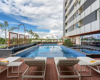 نيلكانت ياروفار بريميير - لوساكا - حوض السباحة