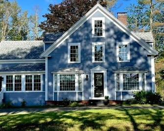 Luxury Farm Stay-Bonds Corner Bungalow-Wolf Pine Hollow - Hancock - Gebäude