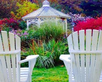 1896 House Brookside & Pondside Country Motels - Williamstown - Patio