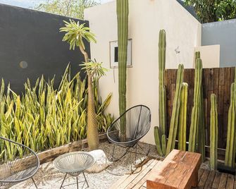 Grand Villa with Private Patio & Parking by Tasman - סן חוסה דל קאבו - פטיו