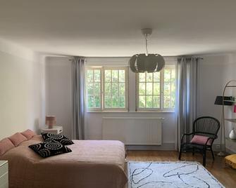 Chambre Spacieuse au Calme Dans une Belle Propriété Familiale - Fougerolles