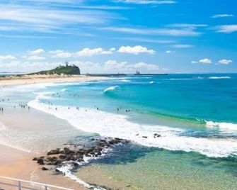 Reign Inn Newcastle - Mayfield - חוף