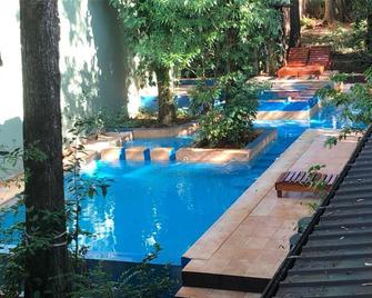 Kelta Hotel Puerto Iguazú Centro - Puerto Iguazú - Piscina