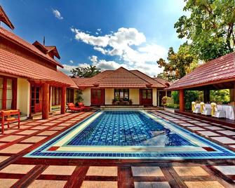 Aureum Palace Hotel & Resort, Nay Pyi Taw - Nay Pyi Taw - Pool