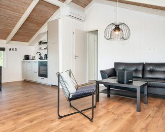 4 Person Holiday Home in Hvide Sande - Hvide Sande - Huiskamer