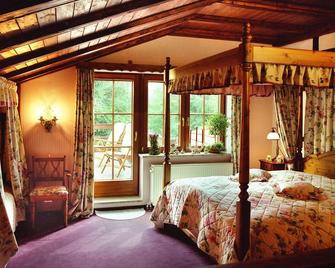 Landhaus & Burg Hotel Romantik - Gotha - Bedroom