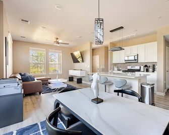 Luxury 2St Home, By Austin Airport, Gym, Pool - Austin