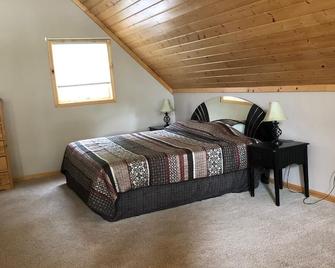 Lakeside Villa with amazing sunsets -ask about monthly winter rental rates. - Glenwood - Bedroom