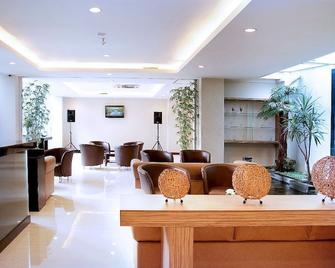 Grand Pacific Hotel - Bandung - Lobby
