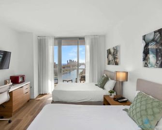 Infinite View| Balcony| Pool + Near Beach - Hallandale Beach