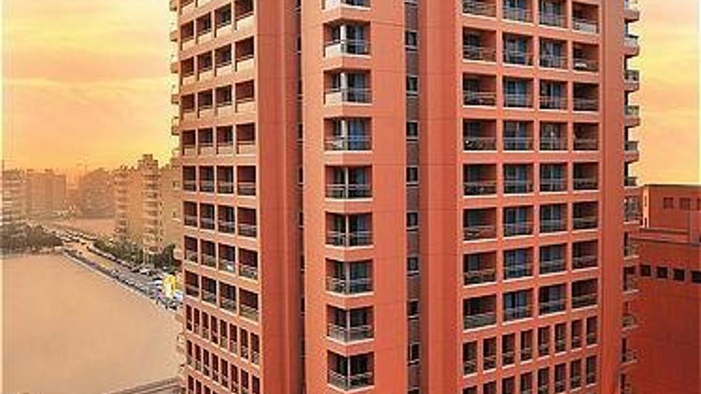 أجنحة ستاي بريدج سيتي ستارز القاهرة، أحد فنادق آي إتش جي