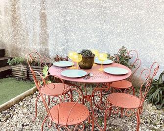 The magnificent getaway villa with pool - Collias - Patio