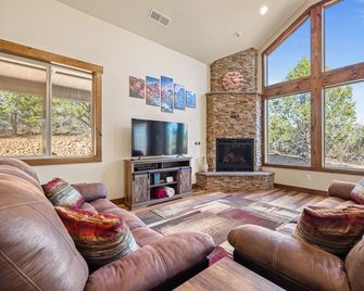 Zion Cabin Retreat - Luxury with Nature Trails in Uncrowded East Zion. 3 kings - Springdale - Вітальня