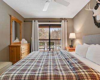 Slopeside condo with nearby skiing, balcony, fireplace, & washer/dryer - Dover - Bedroom