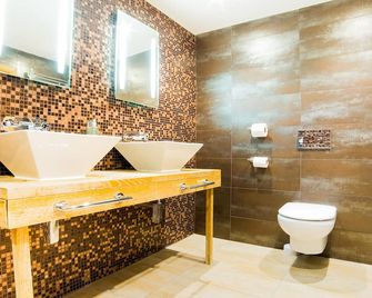 OYO Imperial Hotel - Barrow-in-Furness - Bathroom