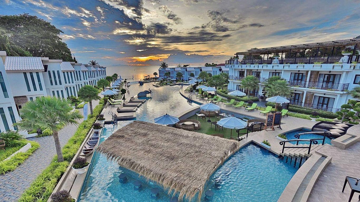 Vannee Golden Sands Beachfront Resort