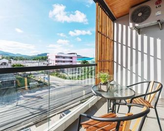 Lemonade Phuket Hotel -Sha Plus - Chalong - Parveke