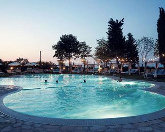 Il Podere Del Germano Reale - Coriano - Piscina